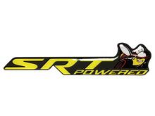Scat Pack Challenger o Charger SRT Emblema distintivo alimentato a cupola Adesivo Decal Dodge Colore giallo Sfondo grigio con ombre nere
 2