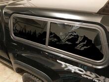 Tacoma Bed Topper windows Montagne Alberi e Lupo o Cervo o Trota da viaggio Adesivo in vinile Decal adatto per Toyota TRD PRO Tacoma 16-21
 2