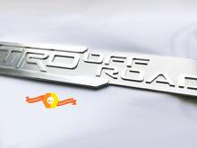Un TRD 4x4 Off Road Sport Pro Bro Badge in alluminio sul comodino Emblema in alluminio
 2