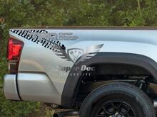 TRD Off Road With Tire track side 4x4 off road PRO Sport Decal adesivi in ​​vinile a 3 colori
 2