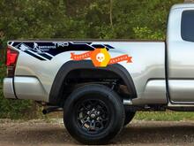 Sasquatch Bigfoot TRD edition Mountain BedSide Vinyl Stickers Decal adatta a Tacoma 13-20 o Tundra 13-20
 2