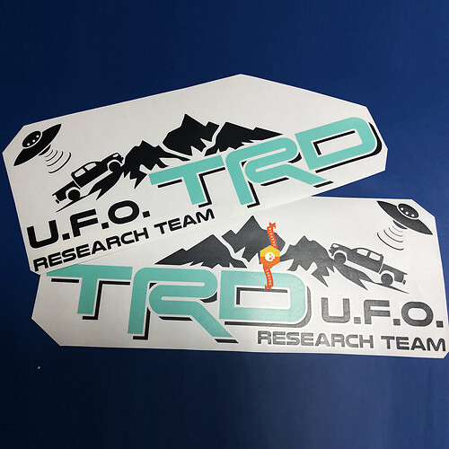 Coppia di adesivi TRD UFO Research Team Adesivi in ​​vinile per Toyota Tacoma 2 Colori
