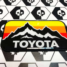 Nuova decalcomania adesiva a cupola con emblema per badge Toyota Mountains, colori vintage, con polistirene ad alto impatto
 3