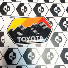 2 adesivi decalcomanie Toyota Trail Teams Montagne colline stile vintage sole colori distintivo emblema cupola decalcomania
 3