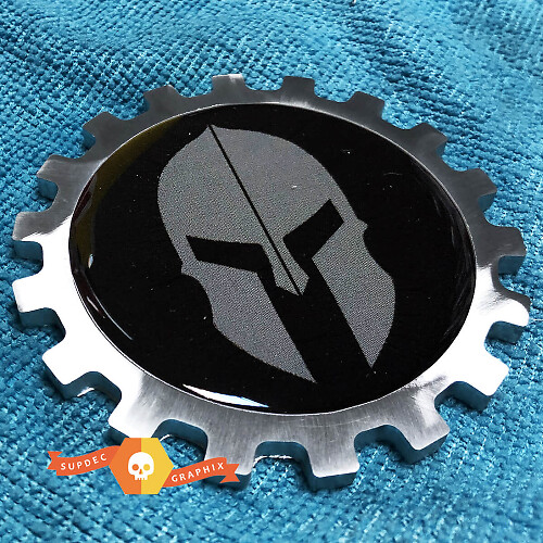 Emblema da Comodino in Alluminio 3D Casco Spartano per Jeep Wrangler JL e Gladiator JT