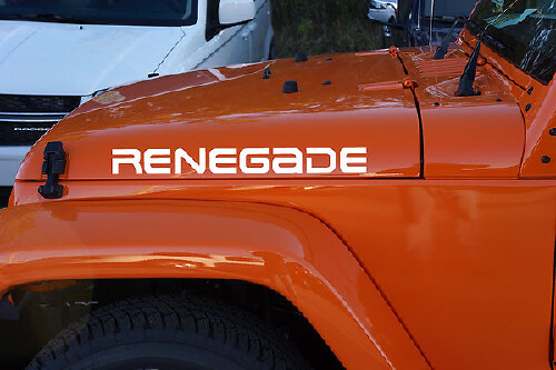 2 decalcomanie adesive in vinile Renegade Jeep Wrangler Rubicon YK JK XJ